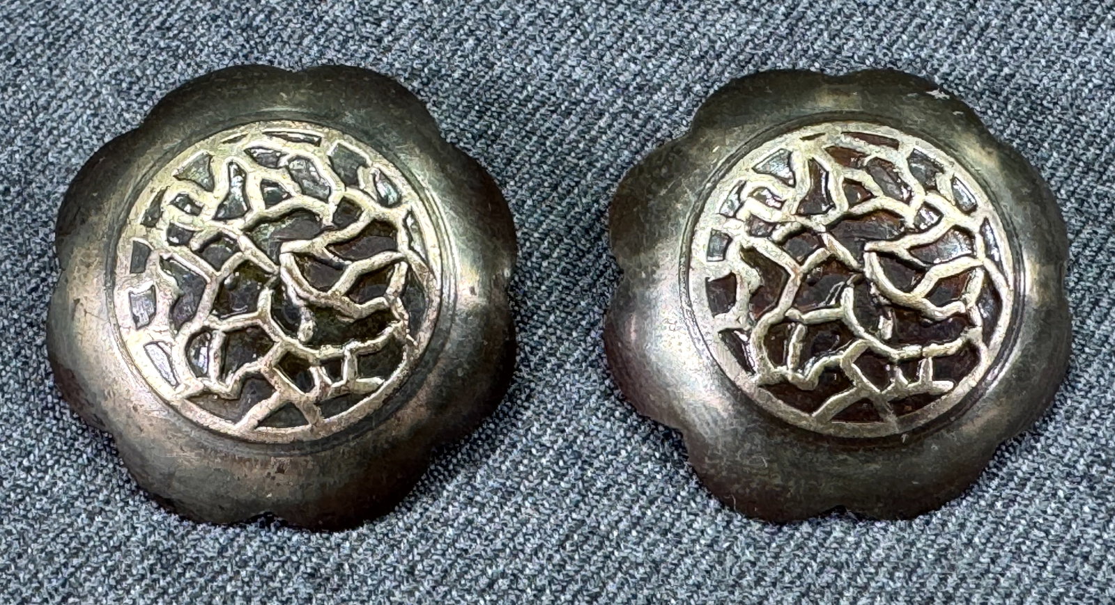 Vintage gunmetal dome flower buttons. Lot of 2: IN HOUSE FLAT SHIPPING & HANDLING COST WITHIN ALL THE U.S. : $7 To bypass LiveShipping, and use our In-House shipping service for $7 or shipping combined for multiple lots, please select “Arrange Yo