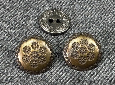Vintage assorted flower miniature metal buttons. Lot of 3