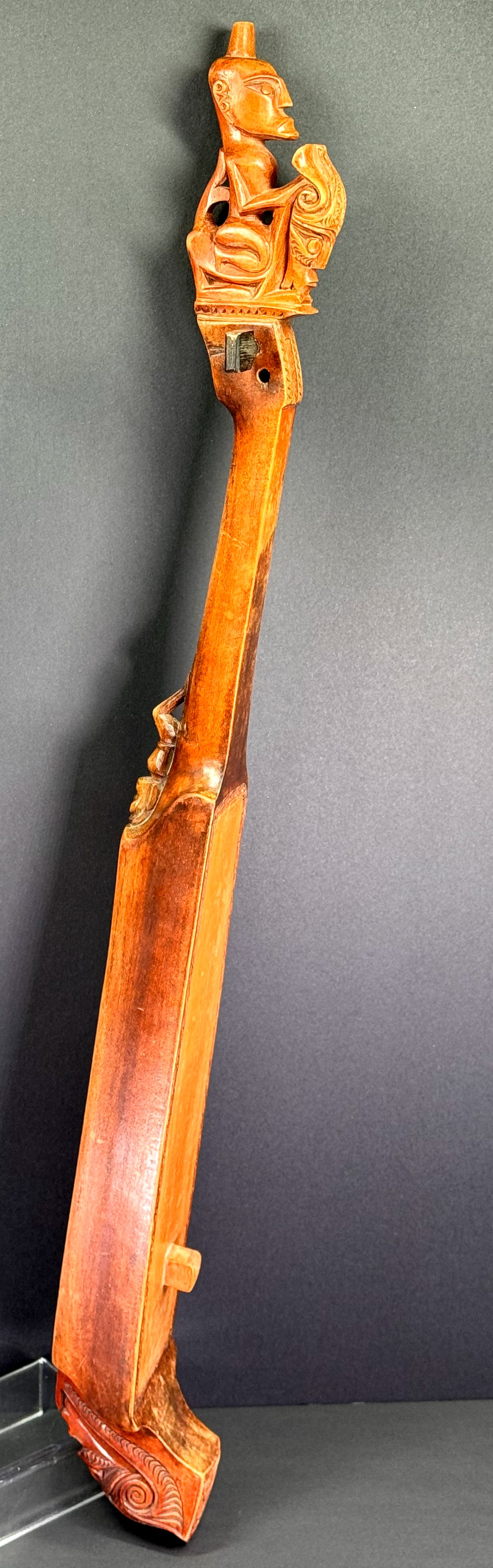 Toba Batak Sumatra Indonesia Lute Hasapi. Carved wood (1 of 17)