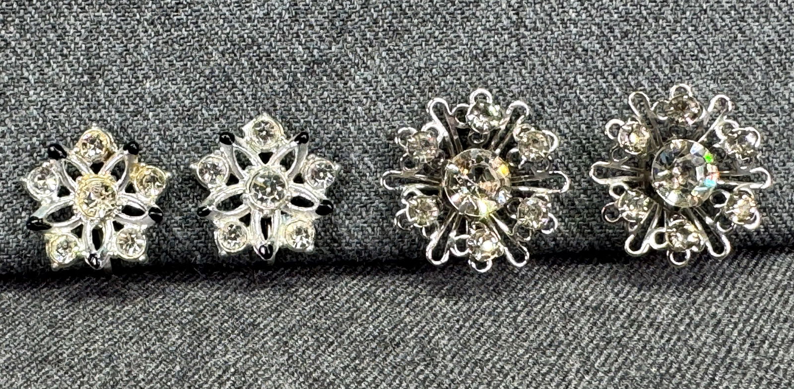 Vintage assorted clear crystals silvertoned metal flower screw back earrings: IN HOUSE FLAT SHIPPING & HANDLING COST WITHIN ALL THE U.S. : $7 To bypass LiveShipping, and use our In-House shipping service for $7 or shipping combined for multiple lots, please select “Arrange Yo