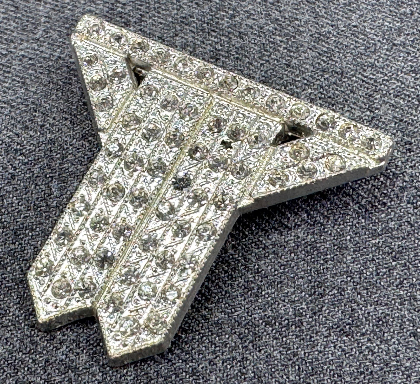 Antique art deco encrusted crystals silvertone brooch pin: IN HOUSE FLAT SHIPPING & HANDLING COST WITHIN ALL THE U.S. : $7 To bypass LiveShipping, and use our In-House shipping service for $7 or shipping combined for multiple lots, please select “Arrange Yo