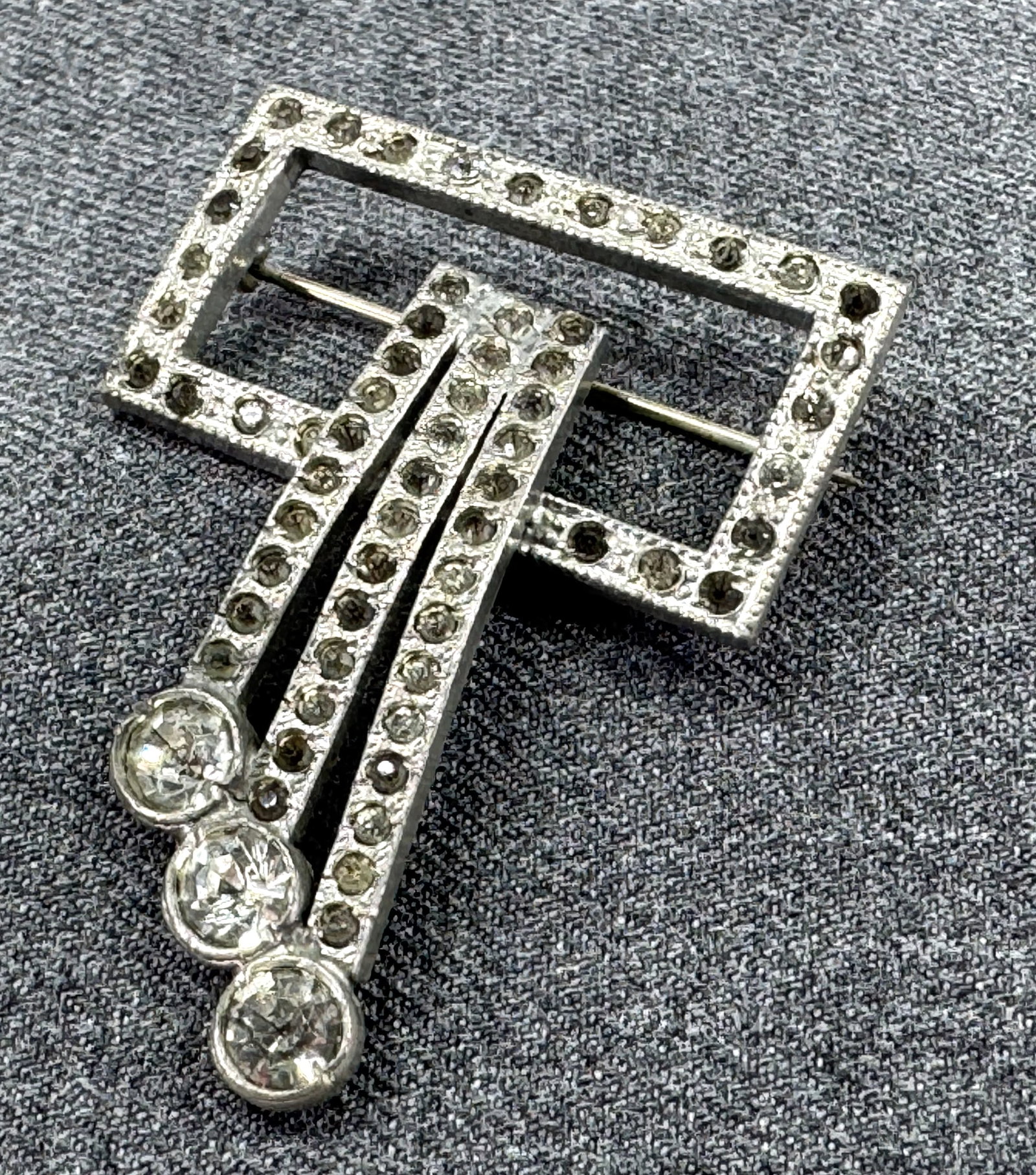 Antique art deco encrusted crystals silvertone brooch pin: IN HOUSE FLAT SHIPPING & HANDLING COST WITHIN ALL THE U.S. : $7 To bypass LiveShipping, and use our In-House shipping service for $7 or shipping combined for multiple lots, please select “Arrange Yo