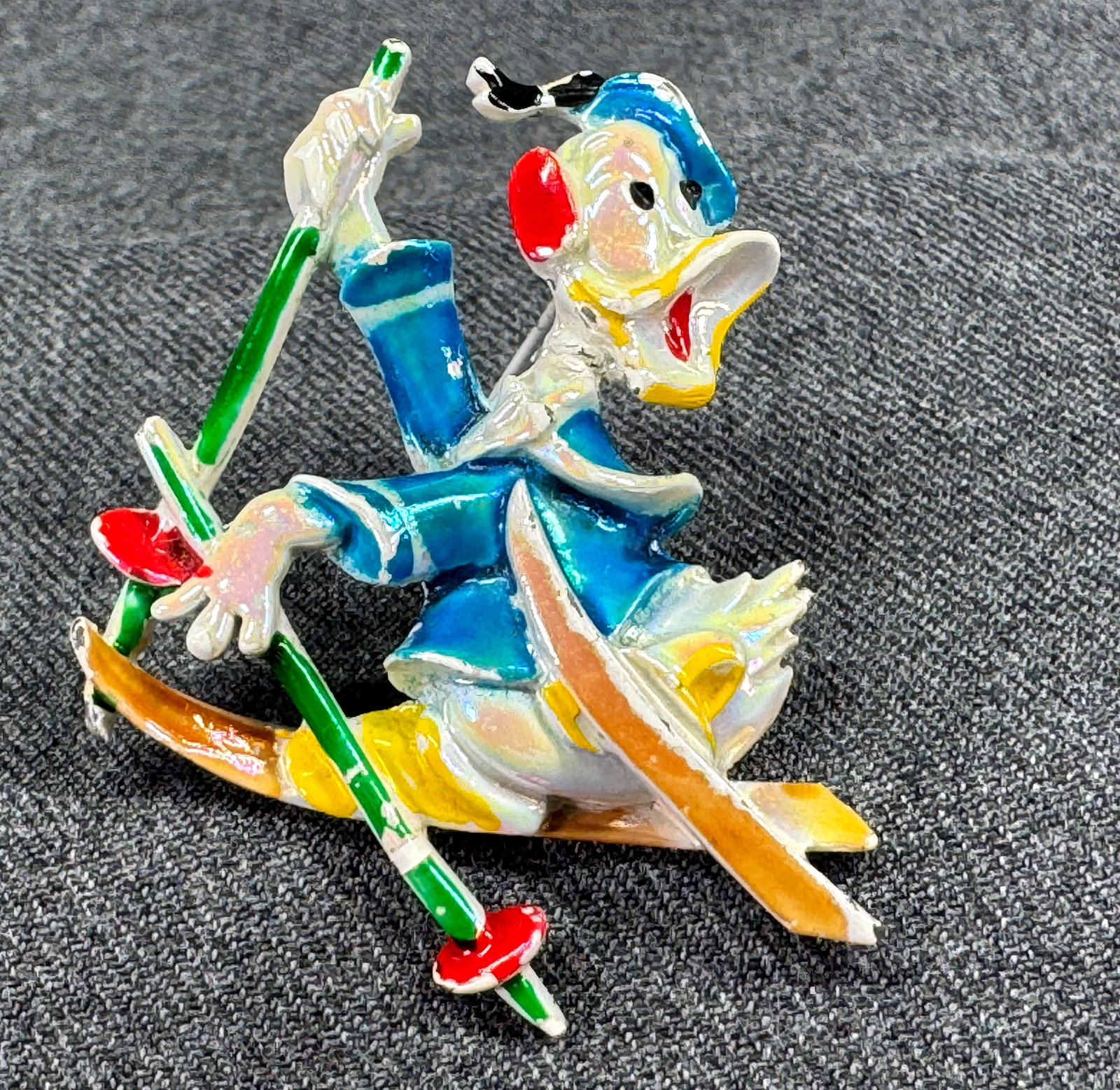 Vintage Walt Disney Iridescent Enamel Donald Duck Skiing Brooch Pin: IN HOUSE FLAT SHIPPING & HANDLING COST WITHIN ALL THE U.S. : $7 To bypass LiveShipping, and use our In-House shipping service for $7 or shipping combined for multiple lots, please select “Arrange Yo