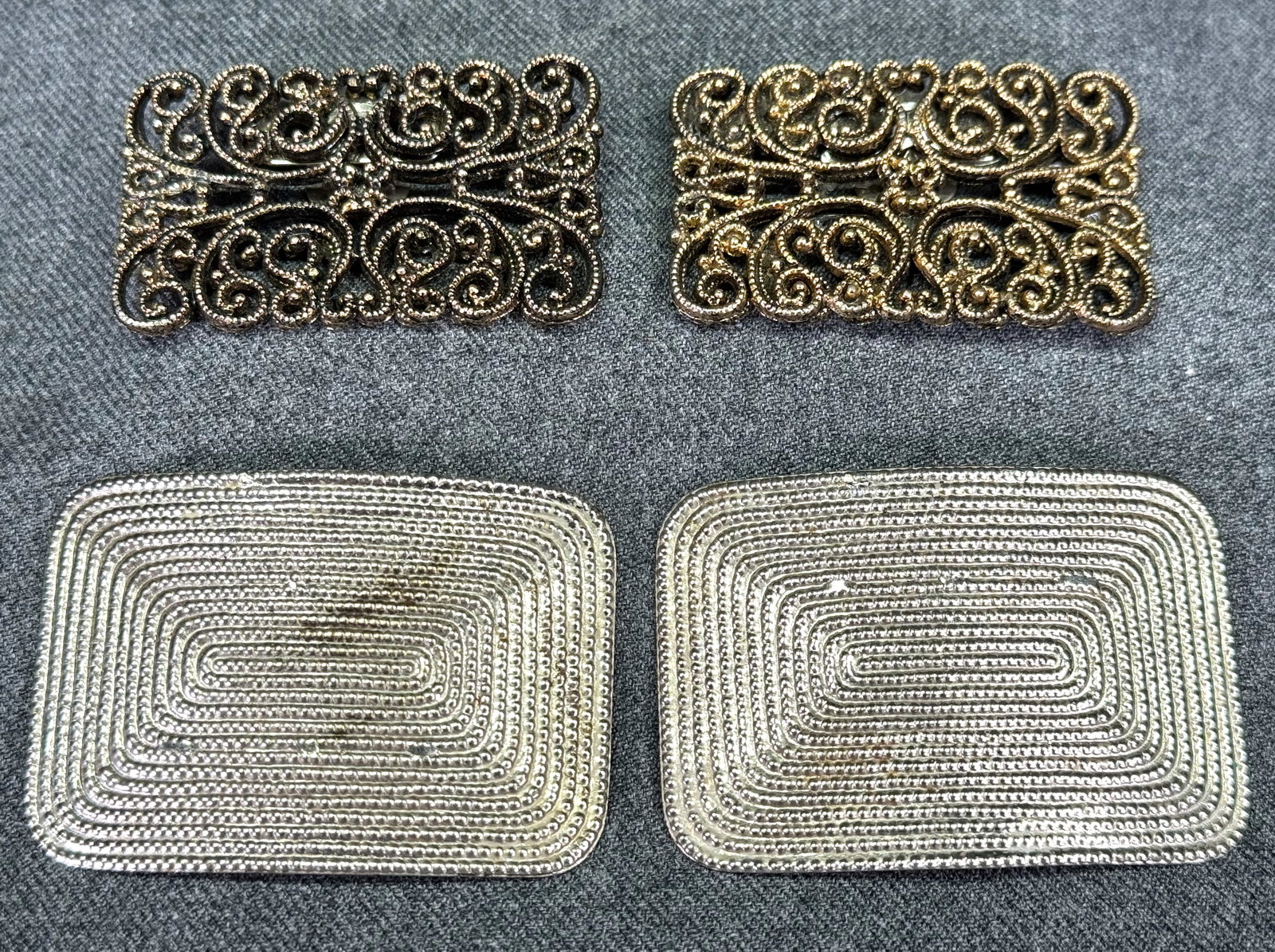 Vintage assorted dotted striped silvertone & filigree goldtone metal shoe clips: IN HOUSE FLAT SHIPPING & HANDLING COST WITHIN ALL THE U.S. : $7 To bypass LiveShipping, and use our In-House shipping service for $7 or shipping combined for multiple lots, please select “Arrange Yo