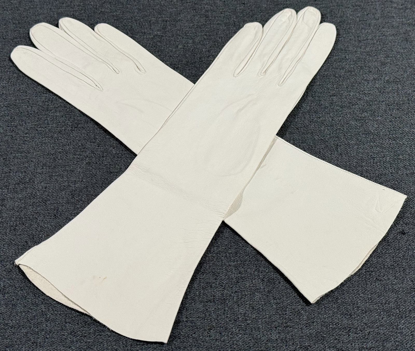 Vintage French genuine chevreau leather gloves Size 6: IN HOUSE FLAT SHIPPING & HANDLING COST WITHIN ALL THE U.S. : $7 To bypass LiveShipping, and use our In-House shipping service for $7 or shipping combined for multiple lots, please select “Arrange Yo