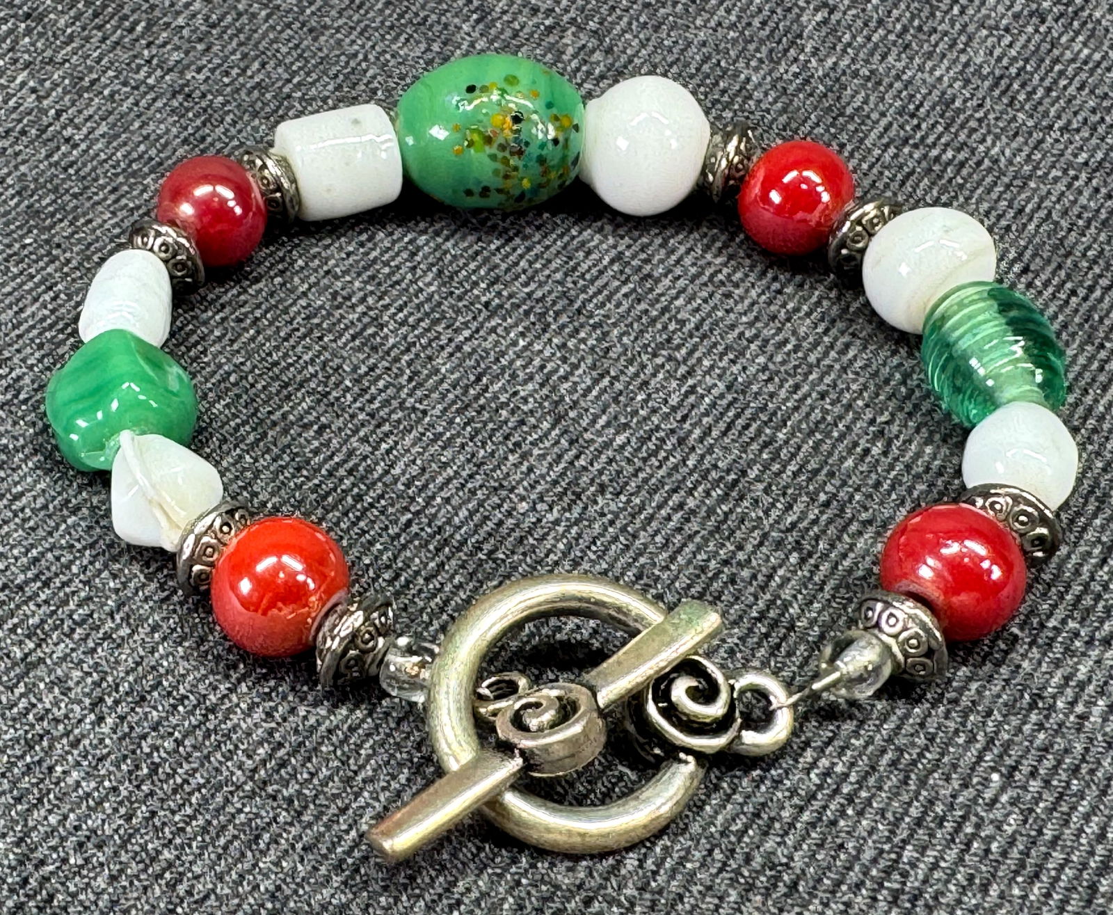 Vintage Christmas color glass & silver-toned beaded bracelet (1 of 5)