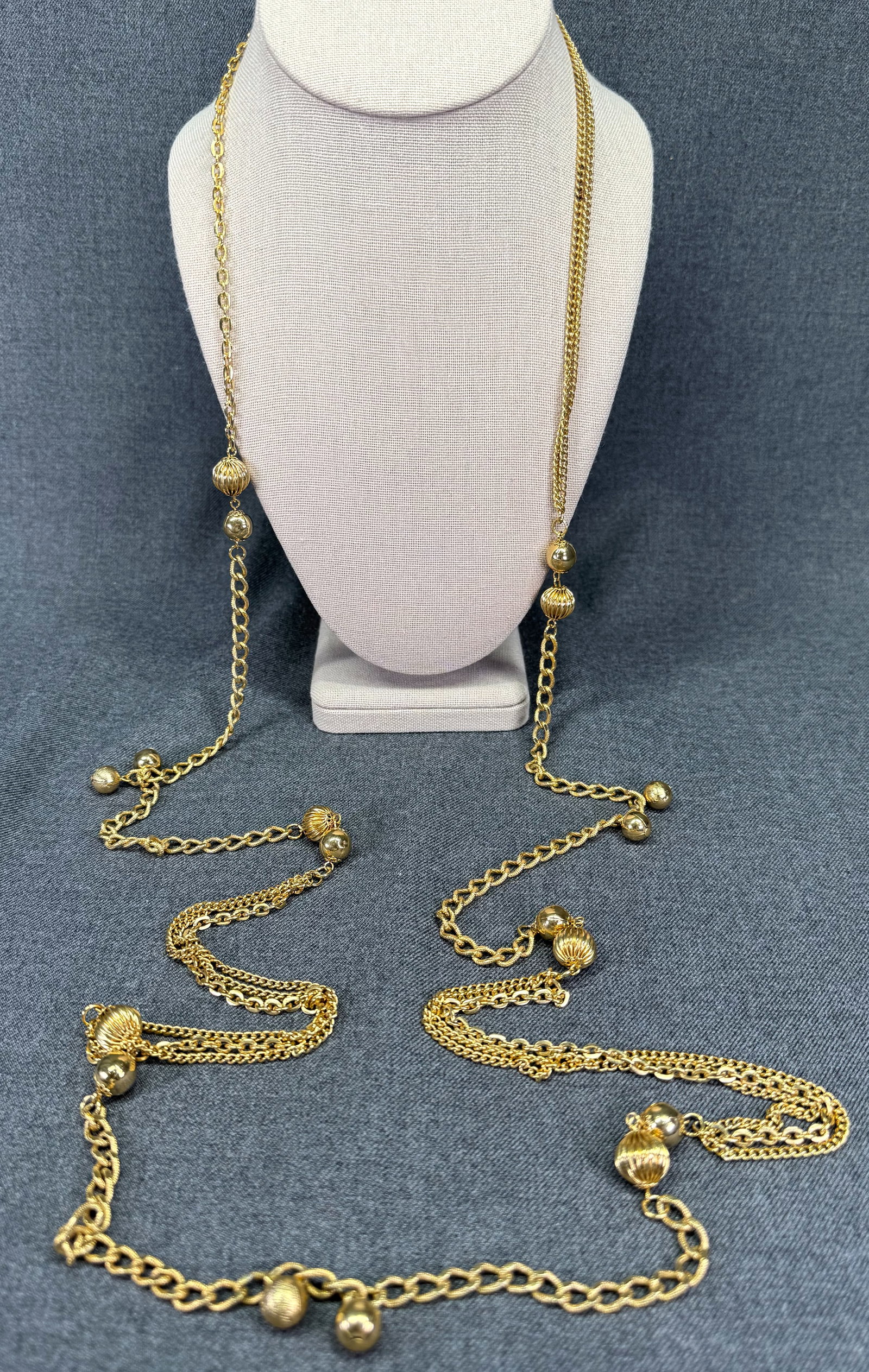 Vintage flapper style gold-toned beads chain necklace: IN HOUSE FLAT SHIPPING & HANDLING COST WITHIN ALL THE U.S. : $7 To bypass LiveShipping, and use our In-House shipping service for $7 or shipping combined for multiple lots, plase select “Arrange You