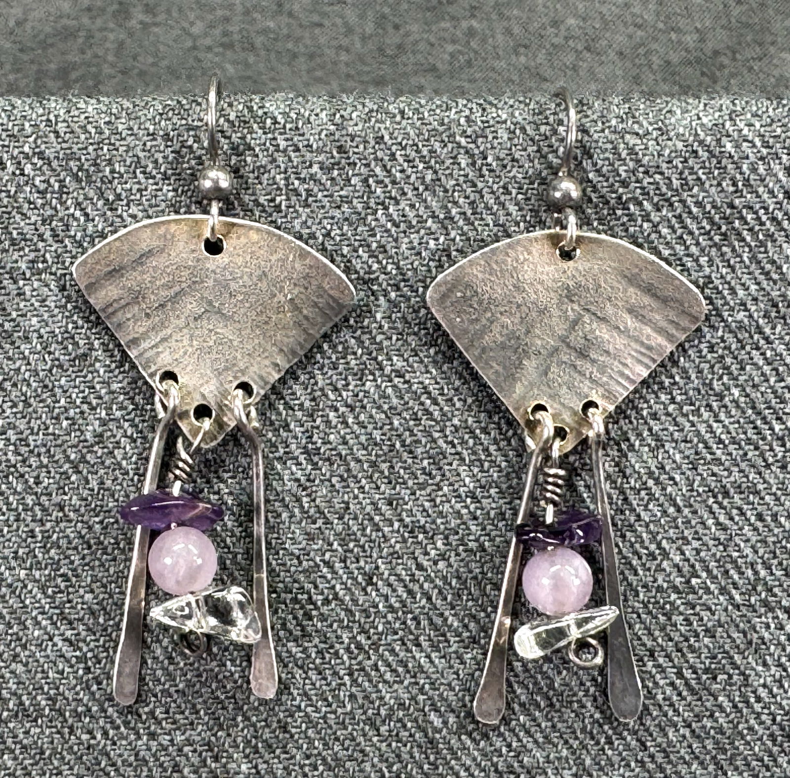 Vintage artsy brutalist texturated sterling silver amethyst beads hook earrings.: Vintage artsy brutalist textureated sterling silver amethyst and quartz beads hook earrings. Unmarked. For measures please refer to the pictures taken with a measuring tape. Weight: 5.83 Grams. IN HOU