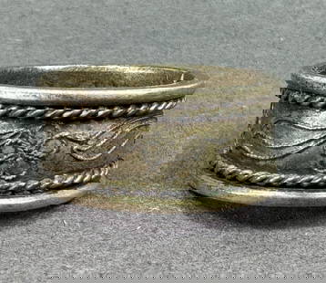Vintage Boho flowers and  leaves silvertone metal ring: Vintage Boho flowers and leaves silvertone metal ring, For measures please refer to the pictures taken with a measuring tape. Size is around 6 1/2 (please refer to the picture taken with a ring sizer)
