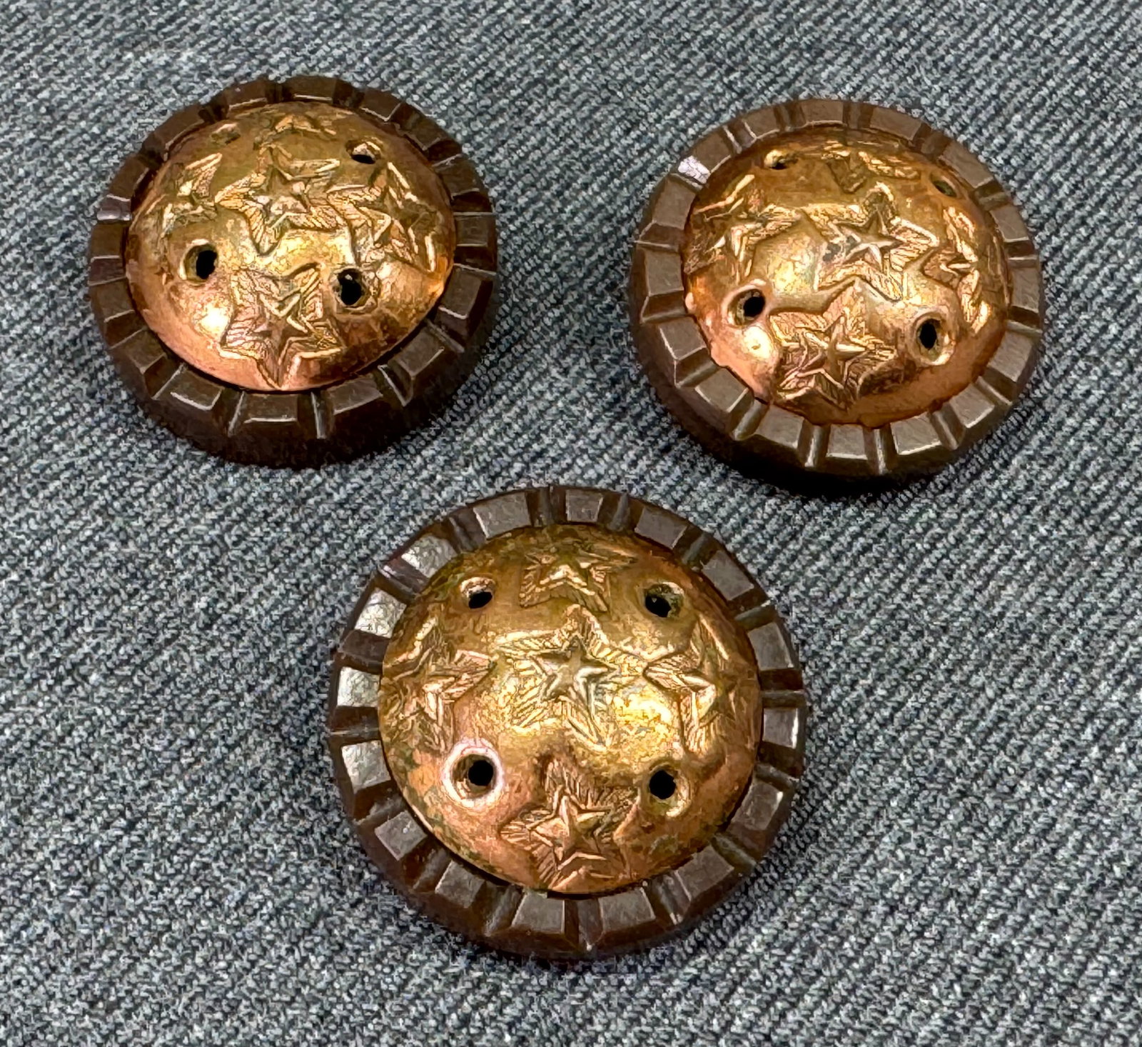 Antique art deco stamped stars goldtone metal carved brown galallith buttons. Lot of 3.: Antique art deco stamped stars goldtone metal carved brown galallith buttons. Lot of 3. For measures please refer to the pictures taken with a measuring tape. Weight: 17 Grams Galalith (milk stone) is