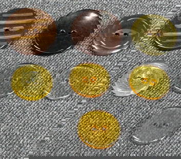 Vintage assorted bakelite (tested) buttons.  Lot of 7: Vintage assorted bakelite (tested) buttons. Lot of 7. For measures please refer to the pictures taken with a measuring tape. IN HOUSE Estimated* shipping and handling cost within the U.S. : $7 We comb