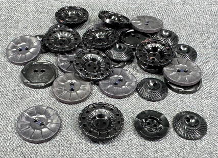Vintage black and dark gray assorted plastic buttons. Most flowers Lot of  33 .: Vintage black and dark gray assorted plastic buttons. Most flowers Lot of 33 . For measures please refer to the pictures taken with a measuring tape. IN HOUSE Estimated* shipping and handling cost wit