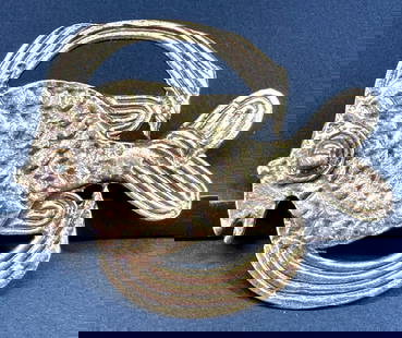 Vintage Alva Studios Goldtone metal fish pin brooch: Vintage Alva Studios Goldtone metal fish pin brooch . Marked. For measures please refer to the pictures taken with a measuring tape. Weight: 18 Grams. This is a NO RESERVE AUCTION: there are no hidden