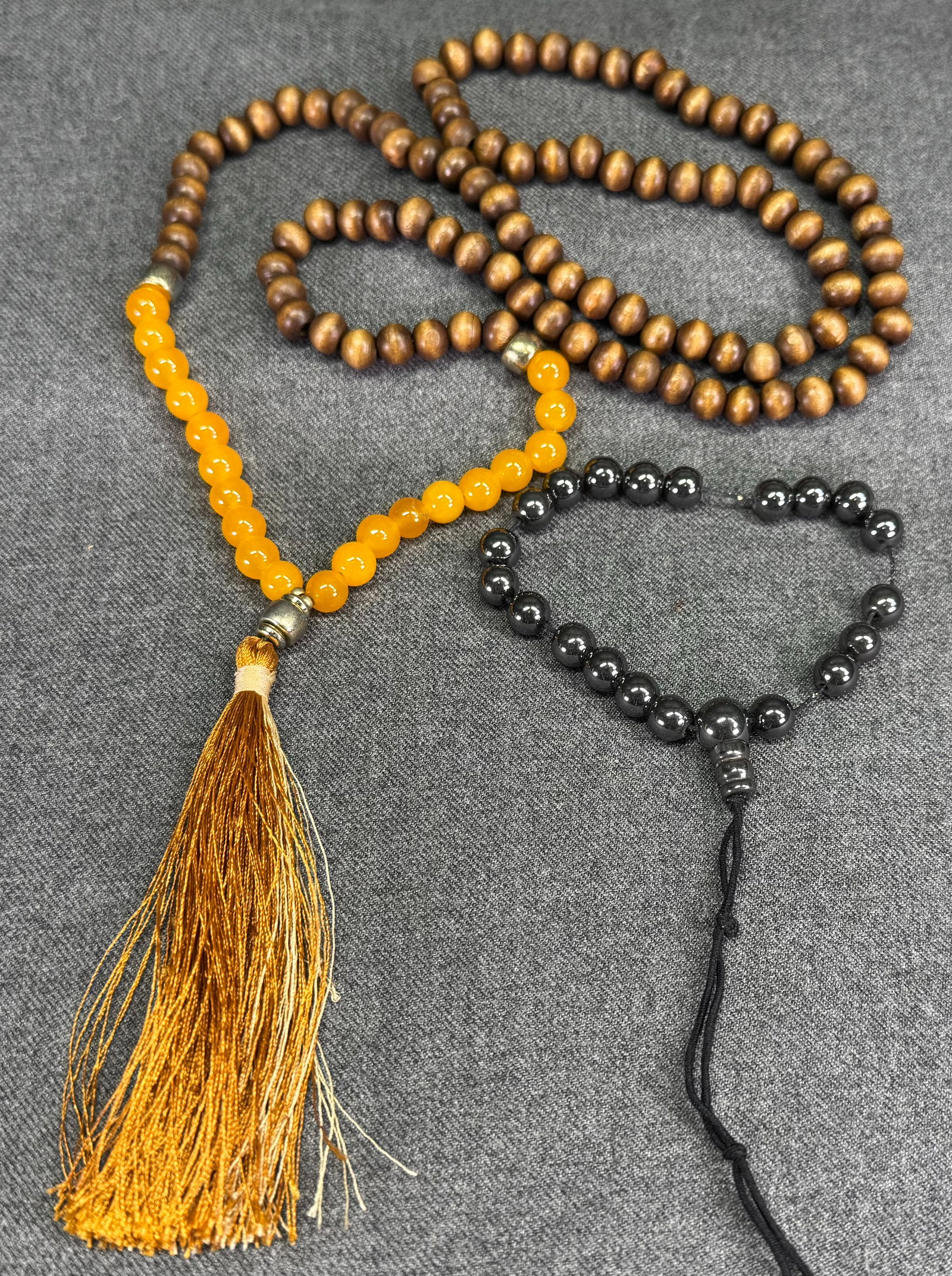 Vintage Tibetan Buddhist Mala Wood & Glass 124 Beads & Hematite 21 Beads Rosaries: Vintage Tibetan Buddhist Mala Wood & Glass 124 Beads & Hematite 21 Beads Rosaries. Unmarked. For measures please refer to the pictures taken with a measuring tape. Weight: 57 Grams. This is a NO RESER