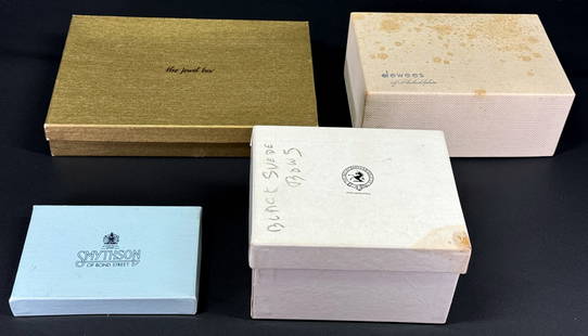 Vintage assorted Smythson, Dwees and others cardboard jewelry boxes. Lot of 4.: Vintage assorted Smythson, Dwees and others cardboard jewelry boxes. Lot of 4. Empty. For measures please refer to the pictures taken with a measuring tape. This is a NO RESERVE AUCTION: there are no