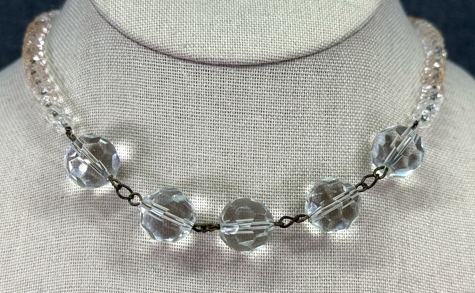 Vintage crystals collar necklace: Vintage crystals collar necklace. Ummarked. For measures please refer to the pictures taken with a measuring tape. Weight: 23 Grams. IN HOUSE Estimated* SHIPPING & HANDLING COST WITHIN THE U.S. : $7. 