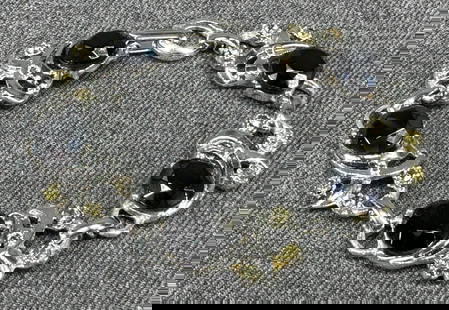 Vintage black glass and rhinestones silvertoned metal bracelet: Vintage black glass and rhinestones silvertoned metal bracelet. Unmarked . For measures please refer to the pictures taken with a measuring tape. Weight: 33 Grams. IN HOUSE Estimated* SHIPPING & HANDL