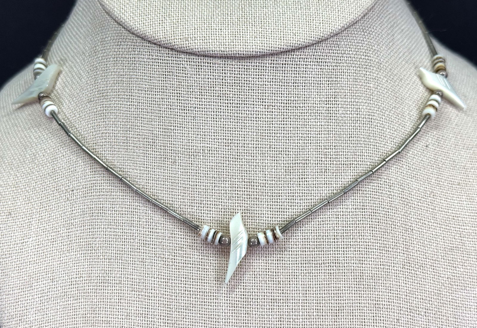 Vintage Native American style mop bird fetish, heishi shell and liquid silver beads choker necklace: Vintage Native American style mop bird fetish, heishi shell and liquid silver beads choker necklace. Unmarked. For measures please refer to the pictures taken with a measuring tape. Weight: 6 Grams. I