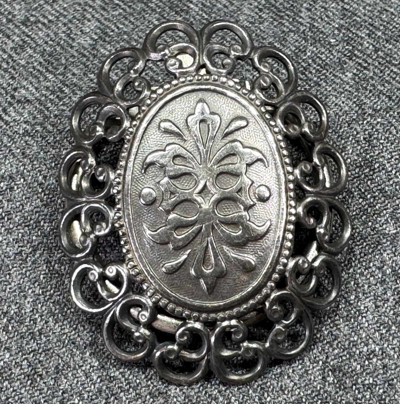 Vintage French silvertone metal scarf ring clip brooch. Marked Brevete SGDG. (1 of 7)