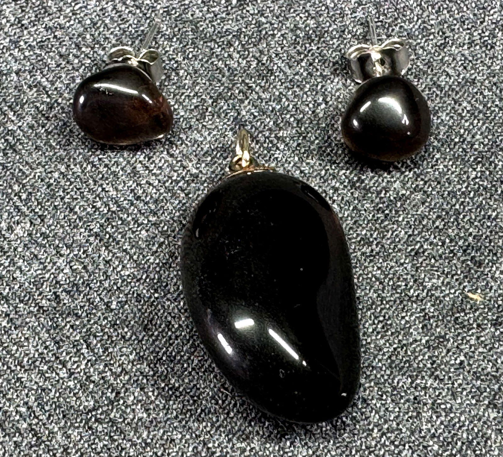 Vintage tumbled black stone stud earrings and pendant (1 of 4)