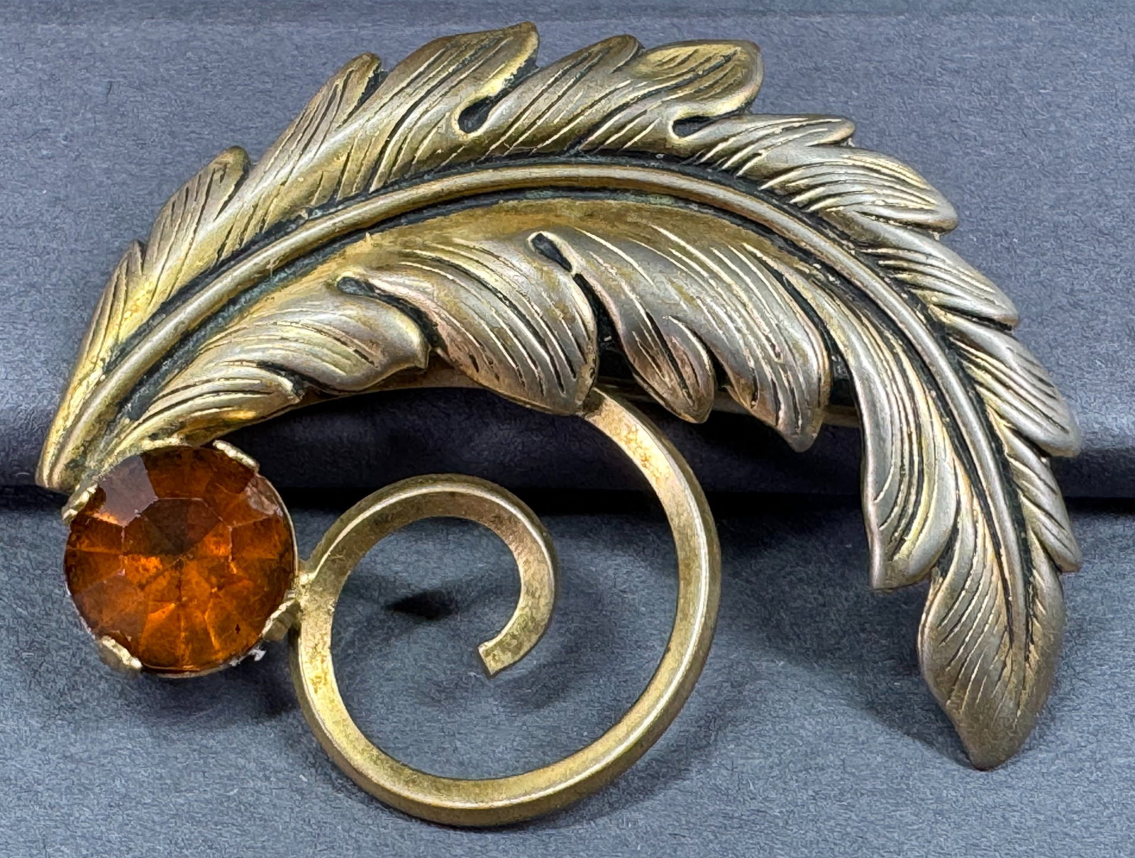 Vintage open back amber color faceted crystal goldtone metal feather pin brooch.: Vintage open back amber color faceted crystal goldtone metal feather pin brooch. Unmarked. For measures please refer to the pictures taken with a measuring tape. Weight: 10 Grams. This is a NO RESERVE
