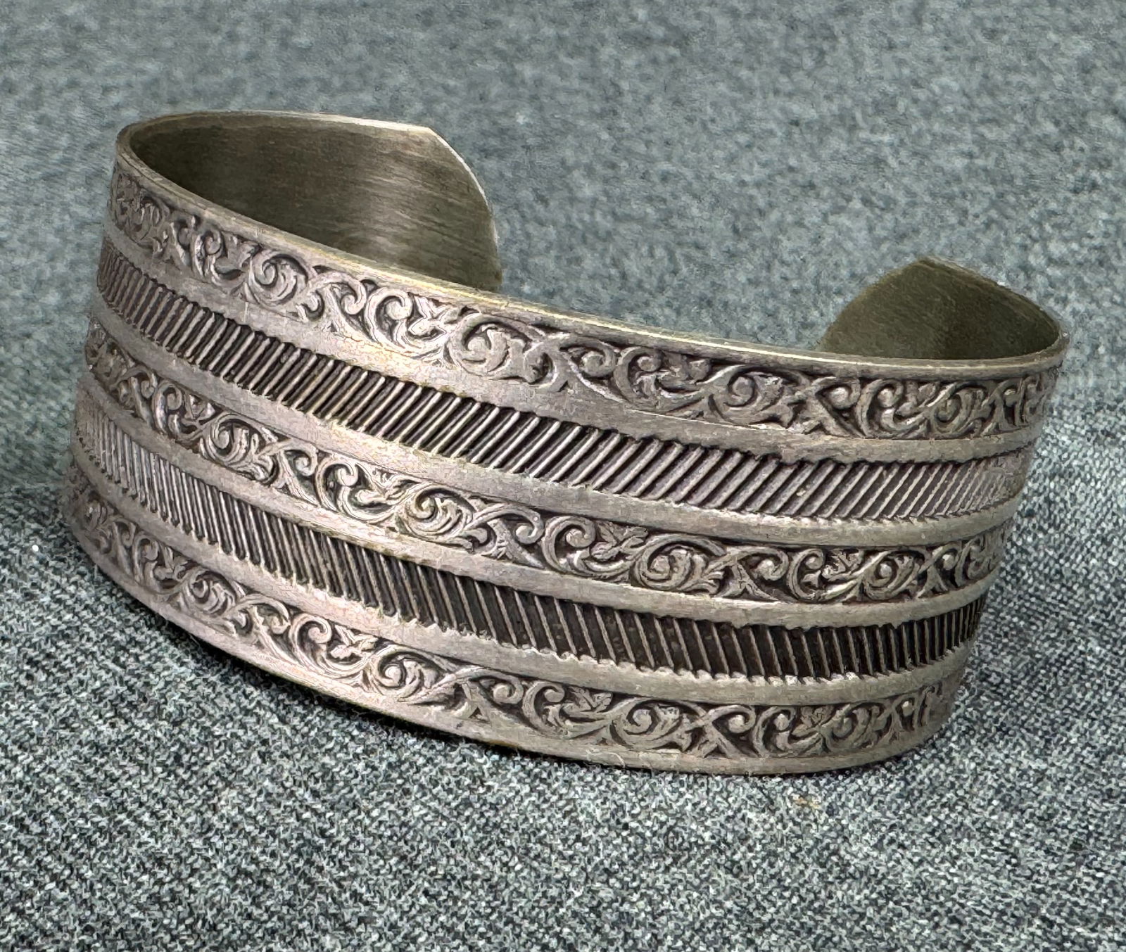 Vintage scrolls & stripes silvertone metal cuff bracelet (1 of 10)