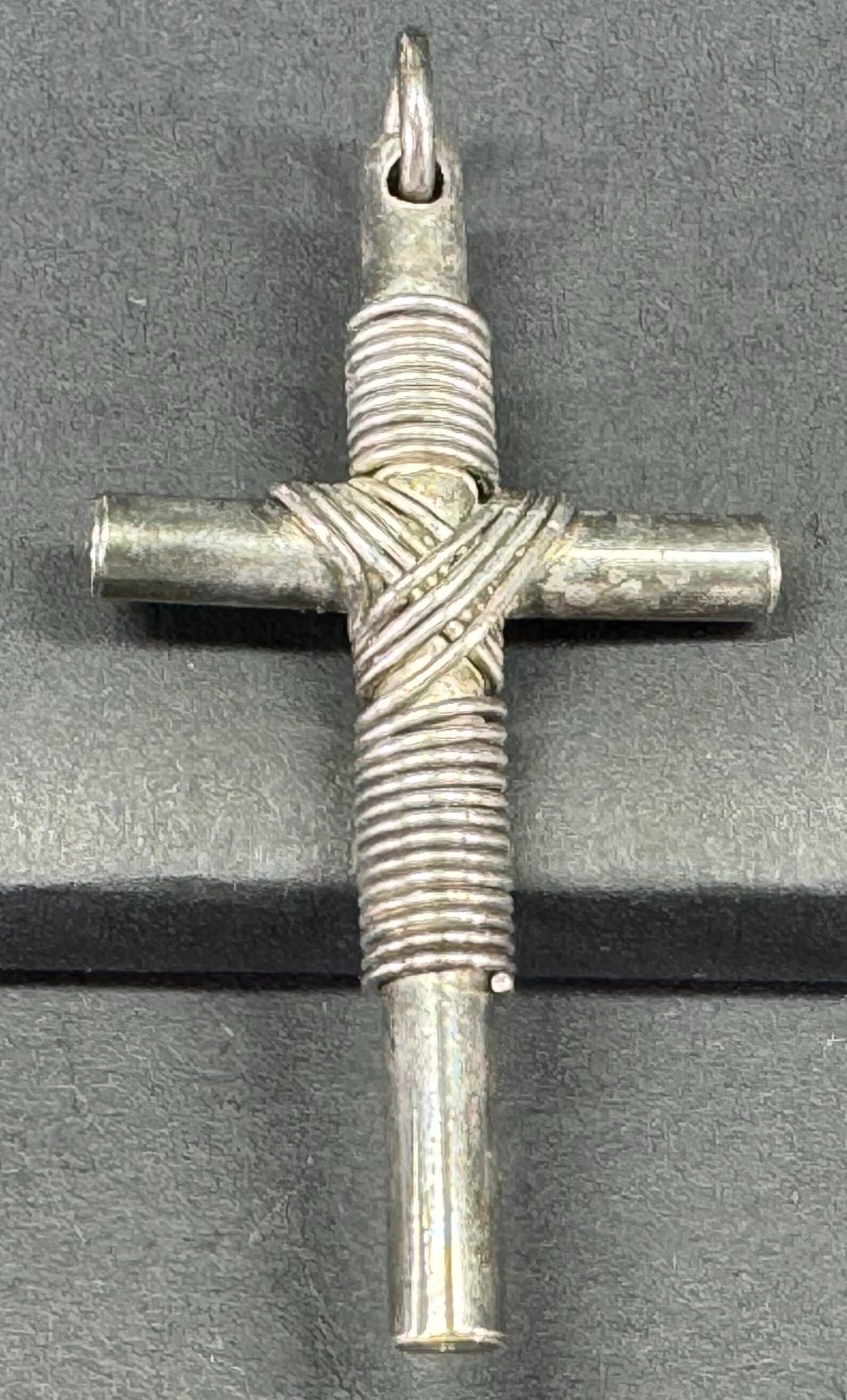 Vintage 70s silvertone metal wire cross pendant.: Vintage 70s silvertone metal wire cross pendant. Unmarked. For measures please refer to the pictures taken with a measuring tape. Weight: 13 Grams. This is a NO RESERVE AUCTION: there are no hidden or