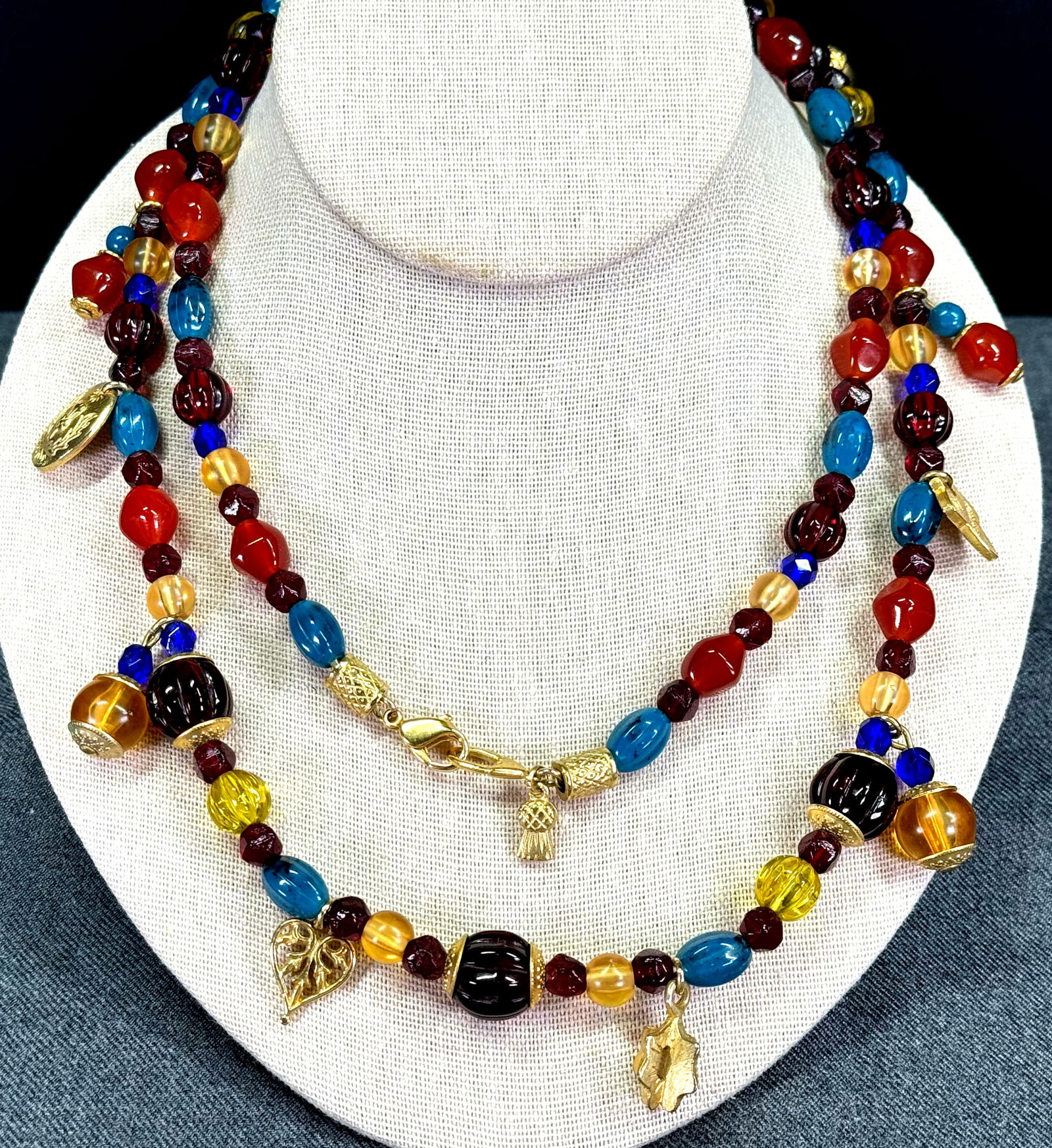 Vintage 1994 Liz Claiborne LCI color lucite glass & goldtone metal beaded necklace with dangles: IN HOUSE FLAT SHIPPING & HANDLING COST WITHIN ALL THE U.S. : $7 To bypass LiveShipping, and use our In-House shipping service for $7 or shipping combined for multiple lots, please select “Arrange Yo