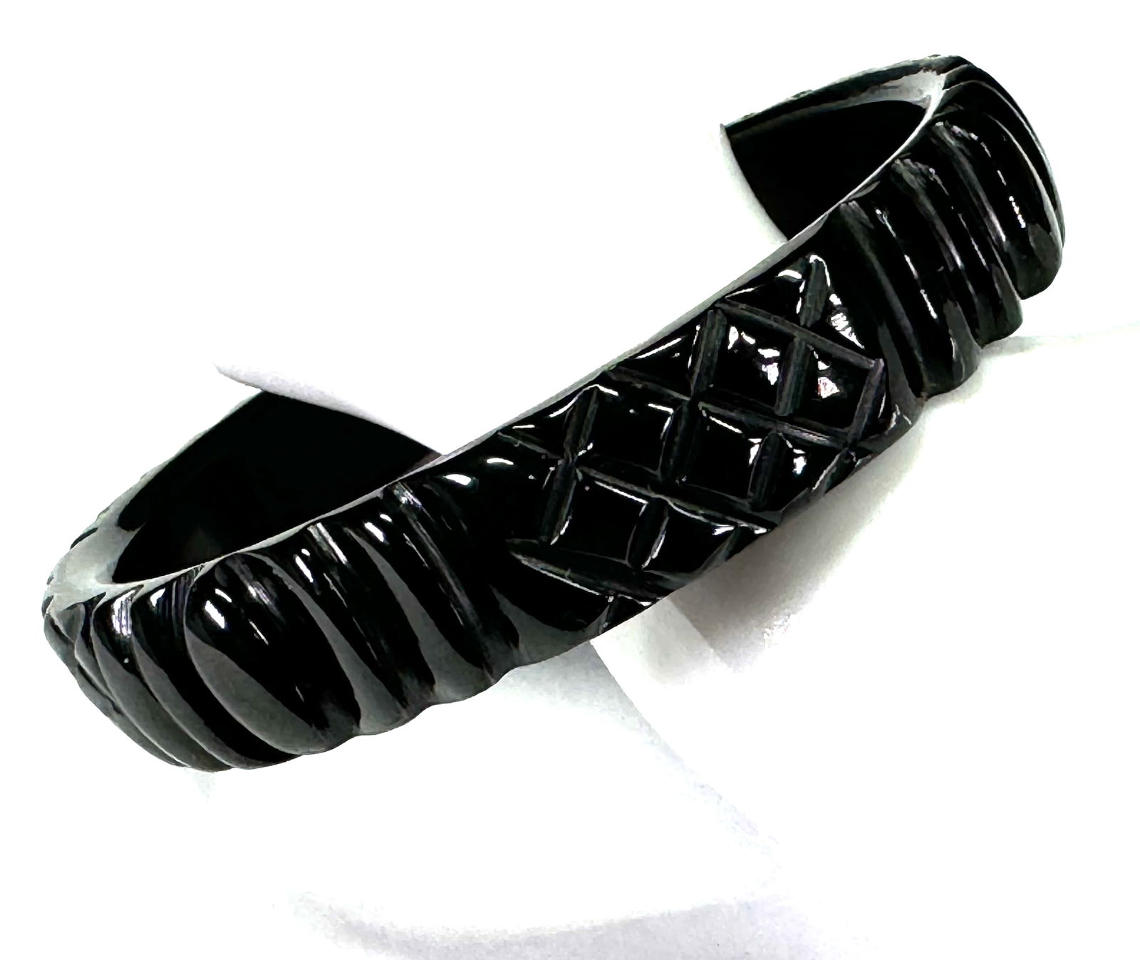 Vintage carved black plastic bracelet bangle.: IN HOUSE FLAT SHIPPING & HANDLING COST WITHIN ALL THE U.S. : $7 To bypass LiveShipping, and use our In-House shipping service for $7 or shipping combined for multiple lots, please select “Arrange Yo