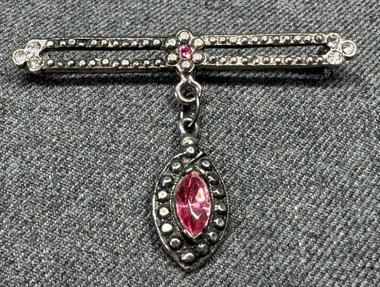 Vintage crystals gunmetal with dangle pin brooch: IN HOUSE FLAT SHIPPING & HANDLING COST WITHIN ALL THE U.S. : $7 To bypass LiveShipping, and use our In-House shipping service for $7 or shipping combined for multiple lots, please select “Arrange Yo