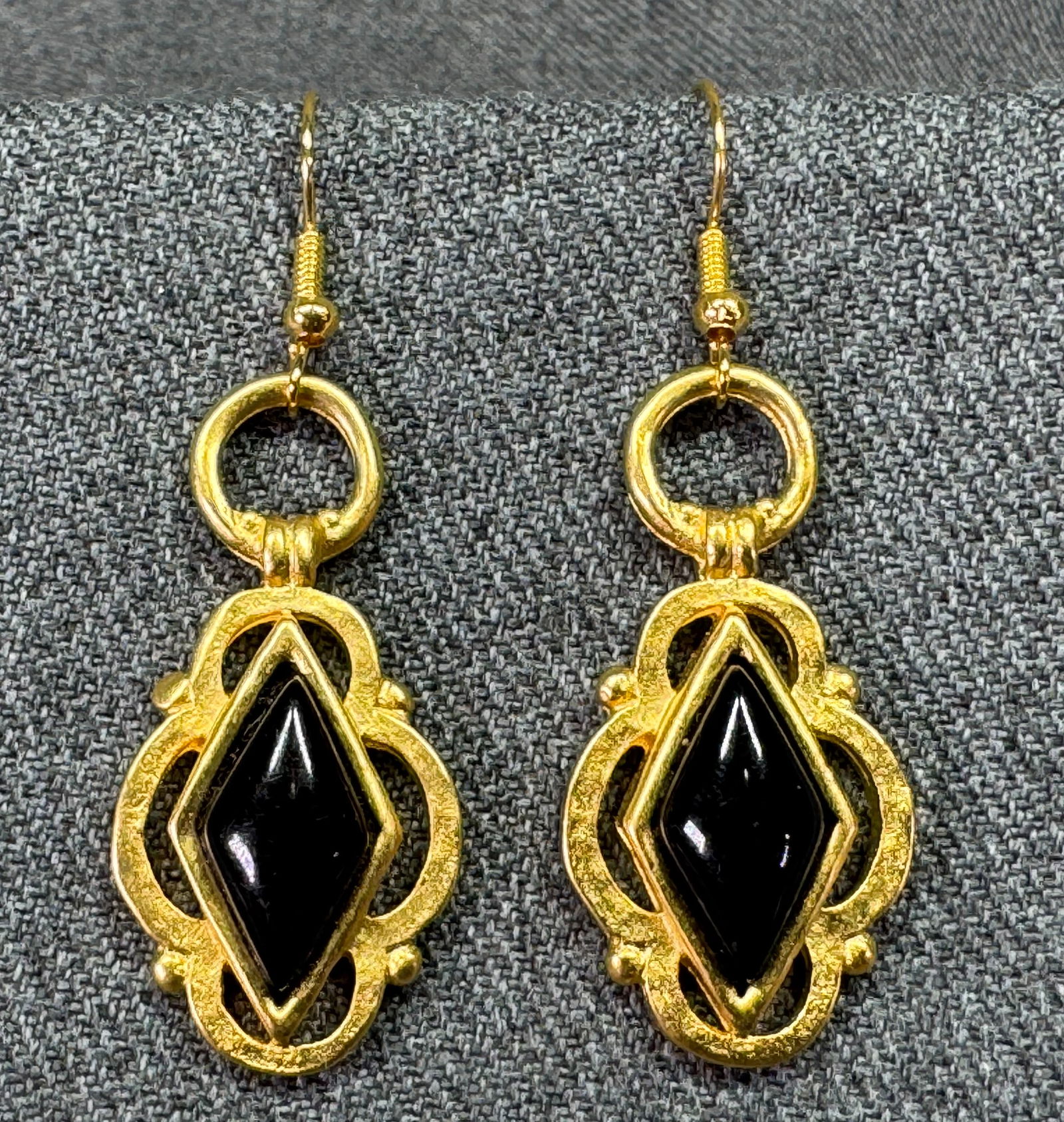 Vintage 80s black plastic satin gold-toned hook earrings: IN HOUSE FLAT SHIPPING & HANDLING COST WITHIN ALL THE U.S. : $7 To bypass LiveShipping, and use our In-House shipping service for $7 or shipping combined for multiple lots, please select “Arrange Yo