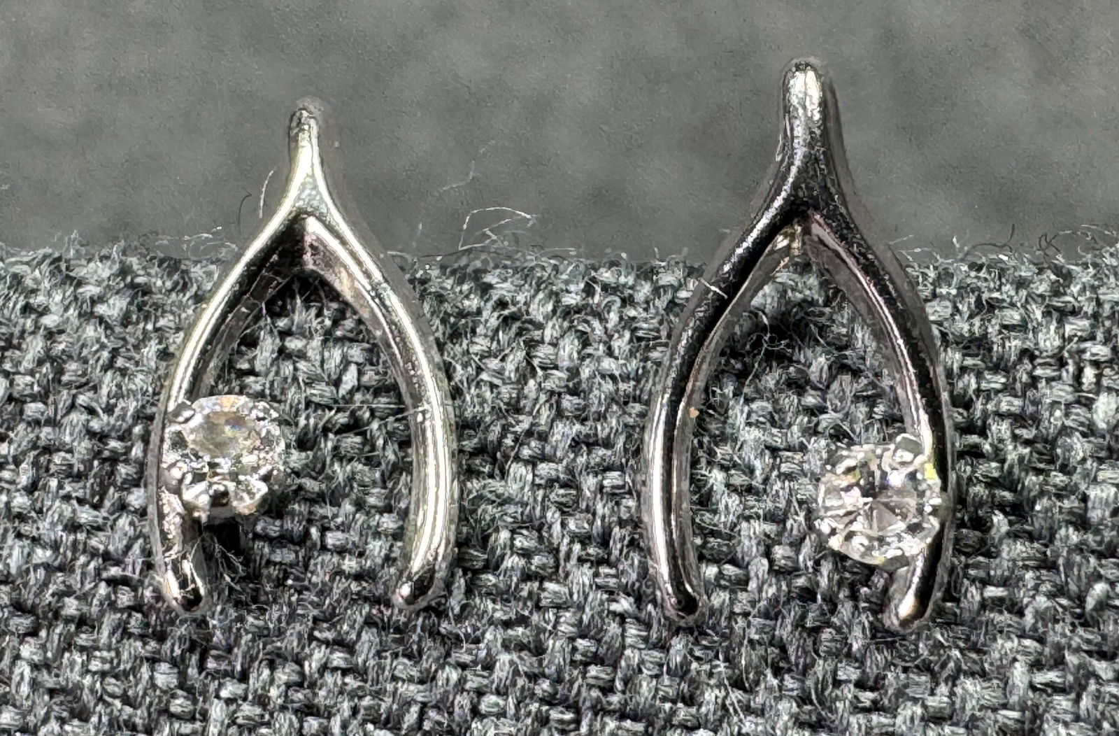 Vintage clear crystal silver-toned miniature wish bone stud earrings: IN HOUSE FLAT SHIPPING & HANDLING COST WITHIN ALL THE U.S. : $7 To bypass LiveShipping, and use our In-House shipping service for $7 or shipping combined for multiple lots, please select “Arrange Yo
