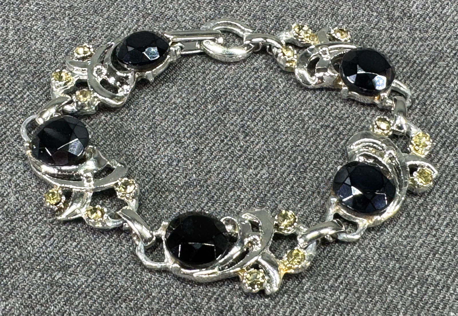 Vintage black glass and rhinestones silvertoned metal bracelet (1 of 7)