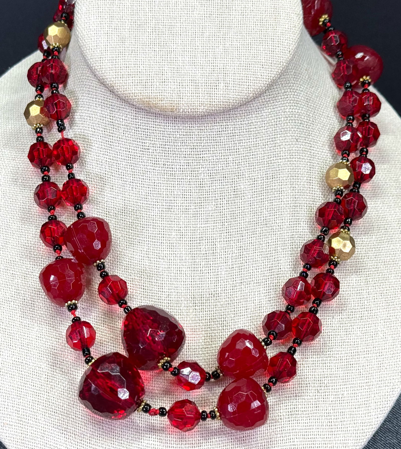 Vintage juicy red plastic & seed glass beaded necklace: IN HOUSE FLAT SHIPPING & HANDLING COST WITHIN ALL THE U.S. : $7 To bypass LiveShipping, and use our In-House shipping service for $7 or shipping combined for multiple lots, please select “Arrange Yo