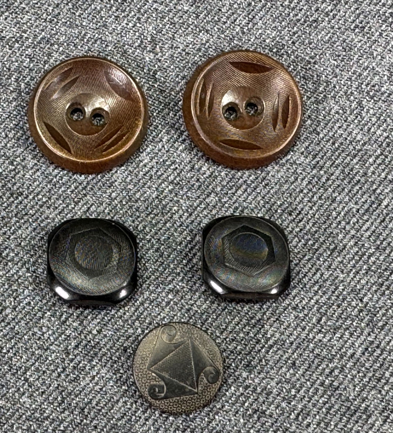 Vintage assorted tagua & plastic buttons. Lot of 5: IN HOUSE FLAT SHIPPING & HANDLING COST WITHIN ALL THE U.S. : $7 To bypass LiveShipping, and use our In-House shipping service for $7 or shipping combined for multiple lots, please select “Arrange Yo