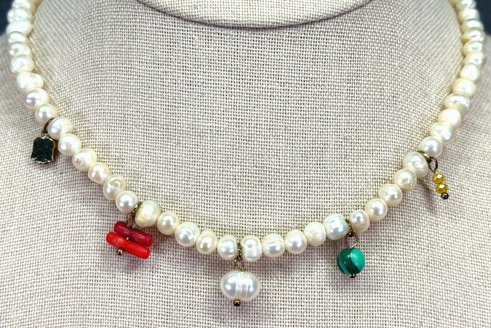 Vintage assorted dangles baroque pearls collar necklace: IN HOUSE FLAT SHIPPING & HANDLING COST WITHIN ALL THE U.S. : $7 To bypass LiveShipping, and use our In-House shipping service for $7 or shipping combined for multiple lots, please select “Arrange Yo