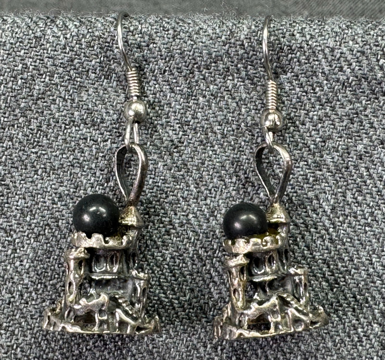 Vintage black plastic bead silver-toned castle hook earrings: IN HOUSE FLAT SHIPPING & HANDLING COST WITHIN ALL THE U.S. : $7 To bypass LiveShipping, and use our In-House shipping service for $7 or shipping combined for multiple lots, please select “Arrange Yo
