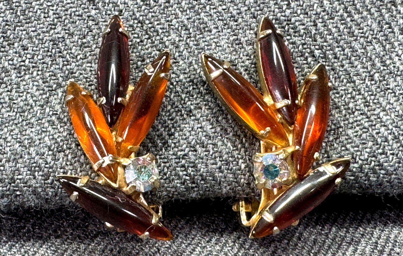 Vintage Juliana amber color and AB crystals gold-toned clip earrings. V: IN HOUSE FLAT SHIPPING & HANDLING COST WITHIN ALL THE U.S. : 7 To bypass LiveShipping, and use our In-House shipping service for 7 or shipping combined for multiple lots, please select “Arrange