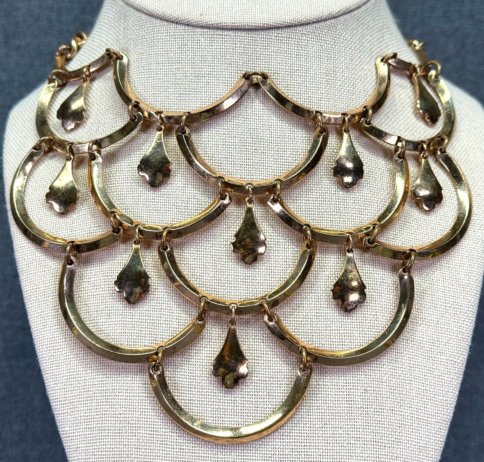 Vintage 40s gold-toned waterfall bib festoon with dangles necklace. V: IN HOUSE FLAT SHIPPING & HANDLING COST WITHIN ALL THE U.S. : 7 To bypass LiveShipping, and use our In-House shipping service for 7 or shipping combined for multiple lots, please select “Arrange 