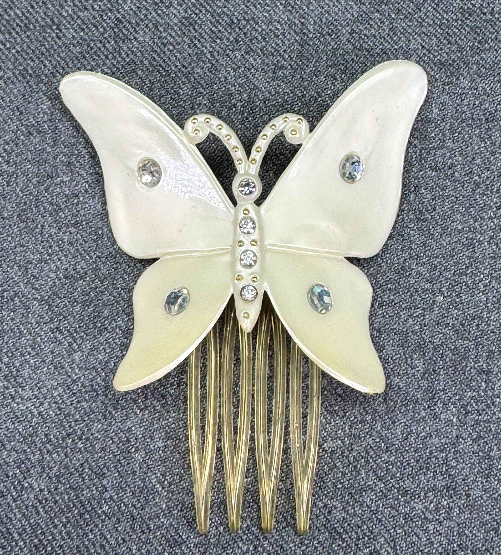 Vintage clear rhinestones creamy plastic butterfly haircomb: IN HOUSE FLAT SHIPPING & HANDLING COST WITHIN ALL THE U.S. : 7 To bypass LiveShipping, and use our In-House shipping service for 7 or shipping combined for multiple lots, please select “Arrange