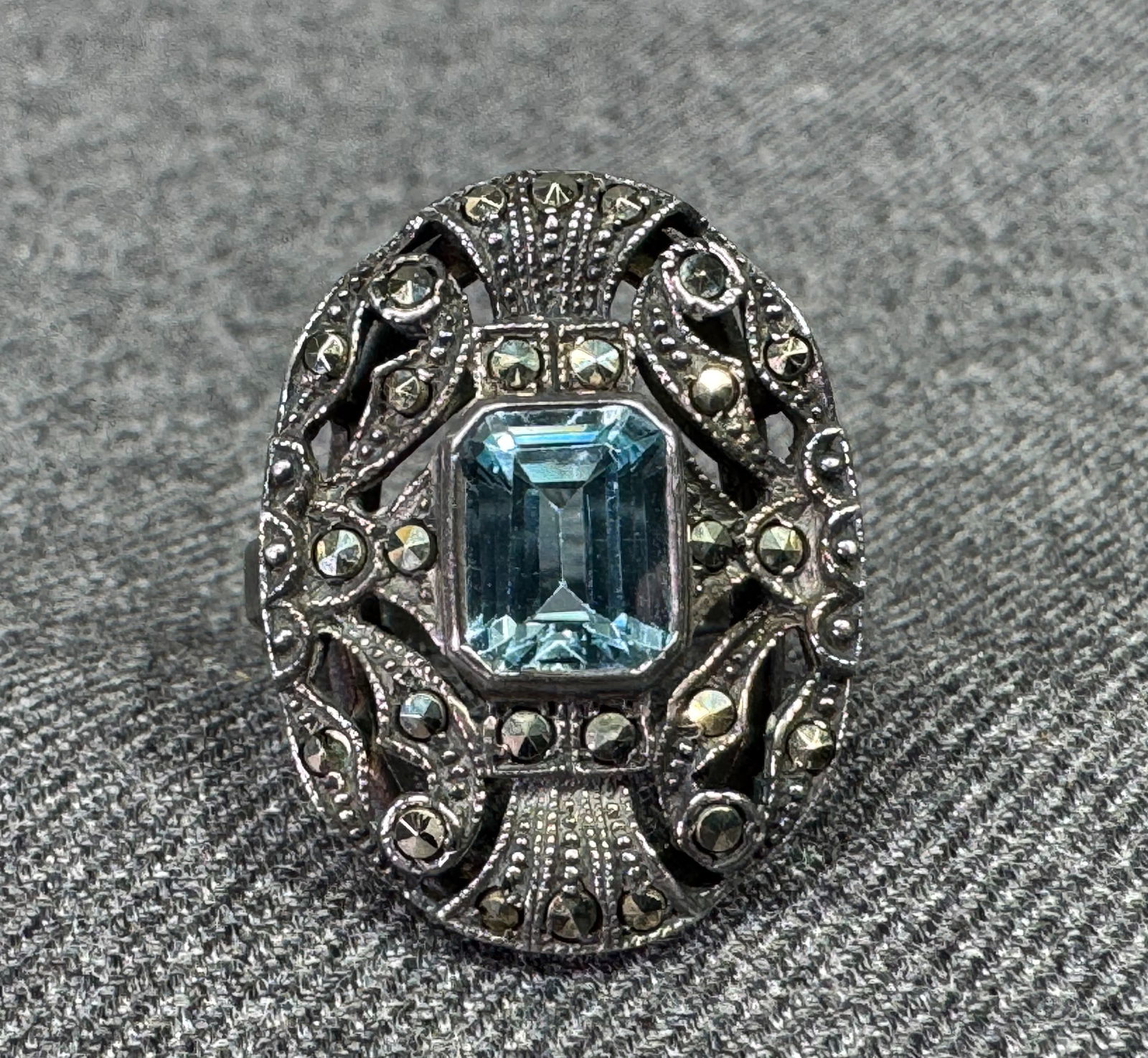 Vintage art deco style blue stone and marcasites sterling silver ring.: IN HOUSE FLAT SHIPPING & HANDLING COST WITHIN ALL THE U.S. : 7 To bypass LiveShipping, and use our In-House shipping service for 7 or shipping combined for multiple lots, please select “Arrange