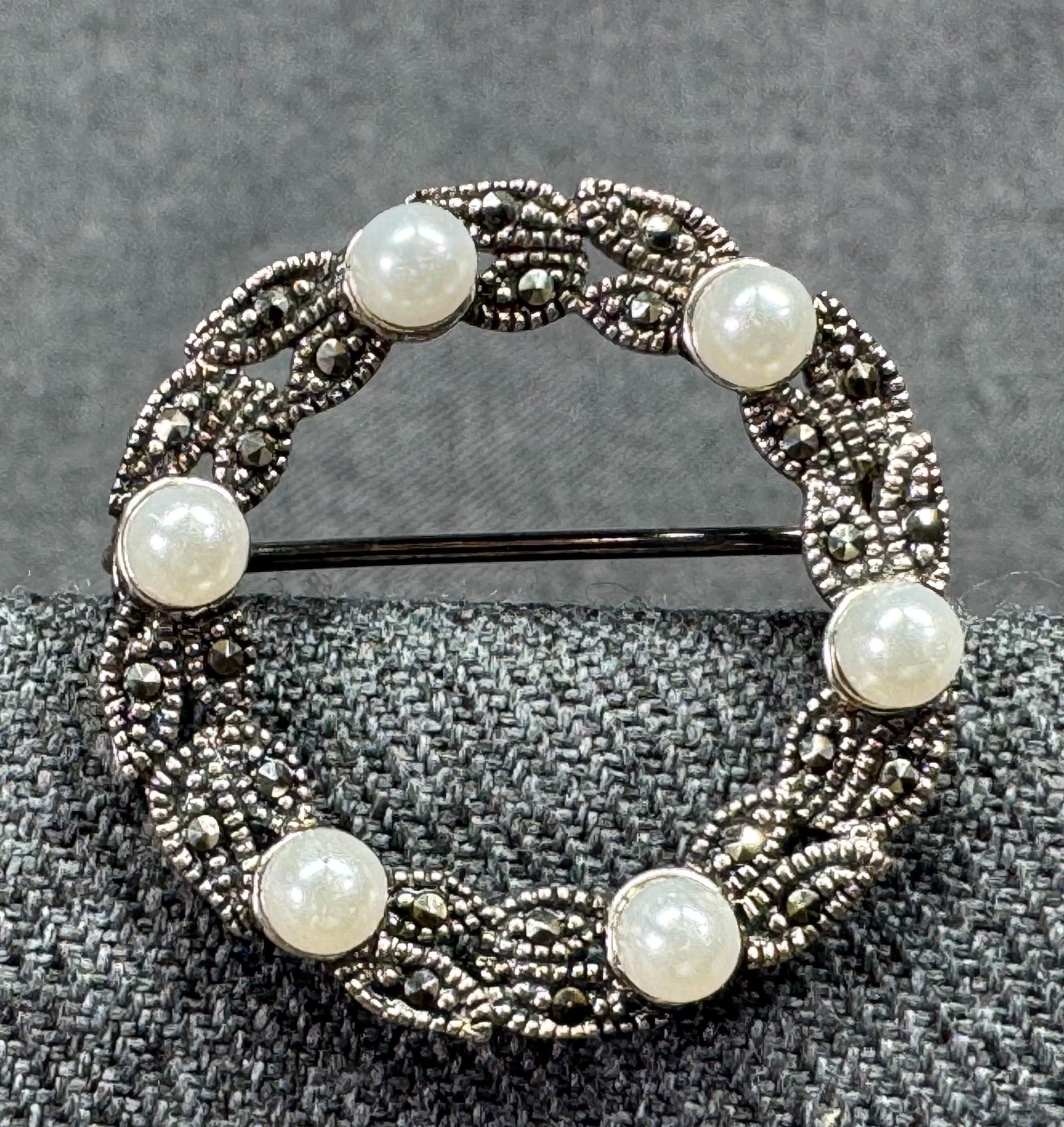 Ross Simmons faux pearls & marcasites sterling silver wreath pin brooch. 1ABT: IN HOUSE FLAT SHIPPING & HANDLING COST WITHIN ALL THE U.S. : 7 To bypass LiveShipping, and use our In-House shipping service for 7 or shipping combined for multiple lots, please select “Arrange 