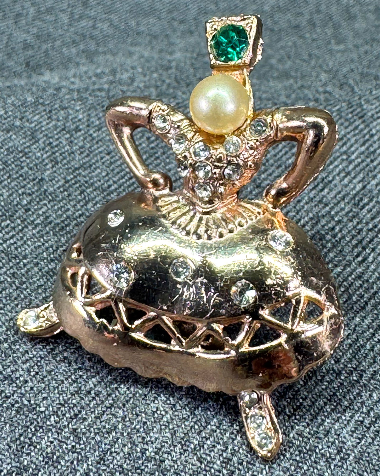 Vintage Trifari Style Tasha Russian Cossack Girl Dancer Brooch Pin: IN HOUSE FLAT SHIPPING & HANDLING COST WITHIN ALL THE U.S. : 7 To bypass LiveShipping, and use our In-House shipping service for 7 or shipping combined for multiple lots, please select “Arrange