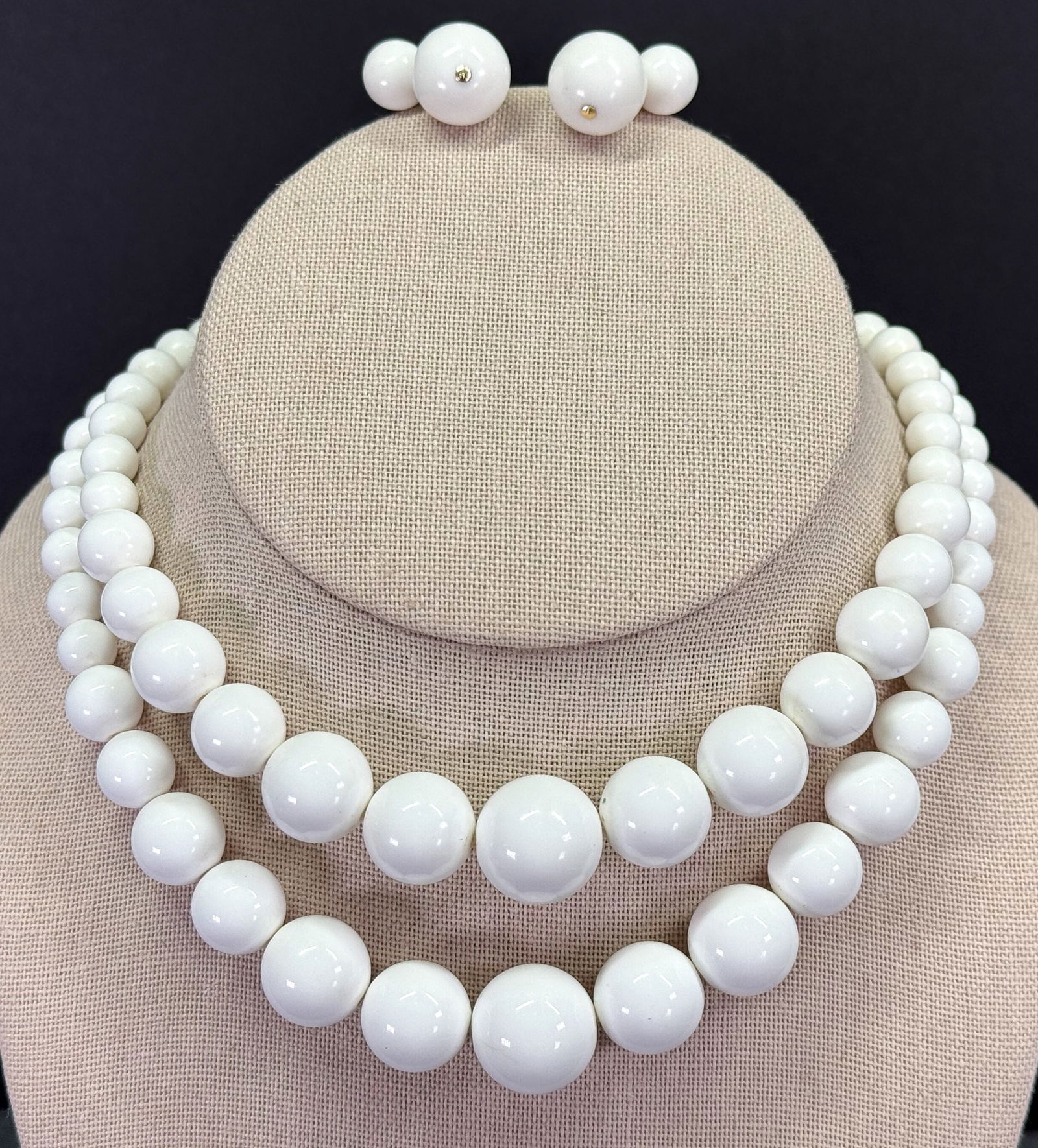 Vintage Japan white plastic graduated beads 2 strands collar necklace & clip on earrings: IN HOUSE FLAT SHIPPING & HANDLING COST WITHIN ALL THE U.S. : 7 To bypass LiveShipping, and use our In-House shipping service for 7 or shipping combined for multiple lots, please select “Arrange