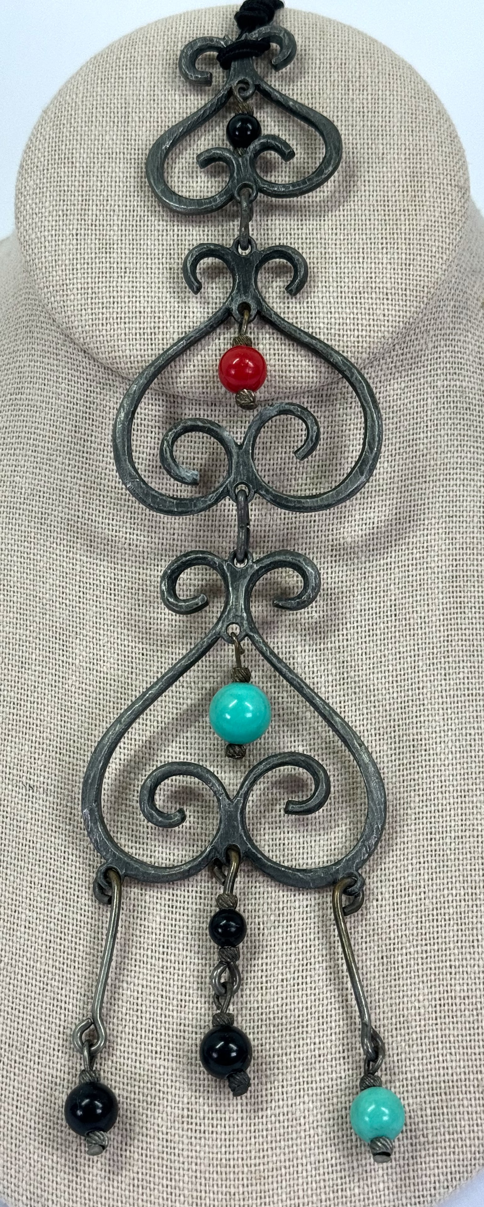 Vintage brutalist plastic beads dangles silvertone metal waterfall pendant necklace: IN HOUSE FLAT SHIPPING & HANDLING COST WITHIN ALL THE U.S. : 7 To bypass LiveShipping, and use our In-House shipping service for 7 or shipping combined for multiple lots, please select “Arrange