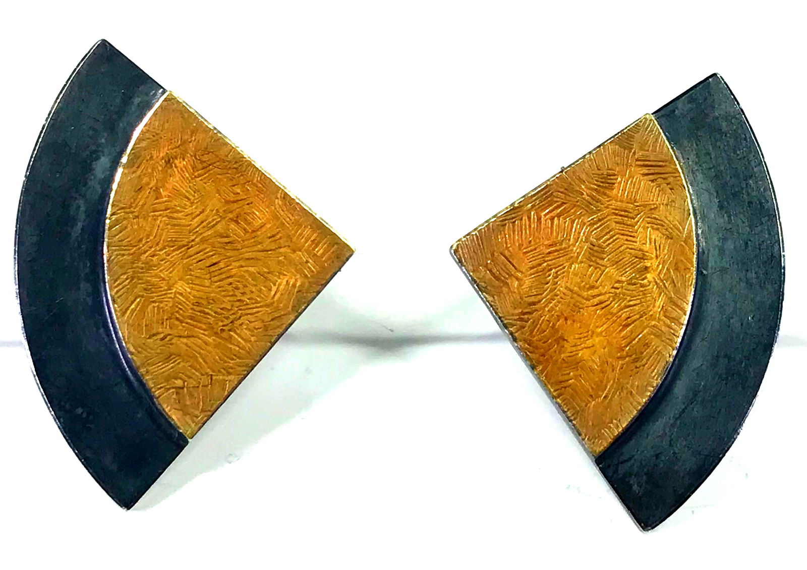 Vintage Dan Alsberg Blackened & Gilt Sterling Earrings.: IN HOUSE FLAT SHIPPING & HANDLING COST WITHIN ALL THE U.S. : 7 To bypass LiveShipping, and use our In-House shipping service for 7 or shipping combined for multiple lots, please select “Arrange