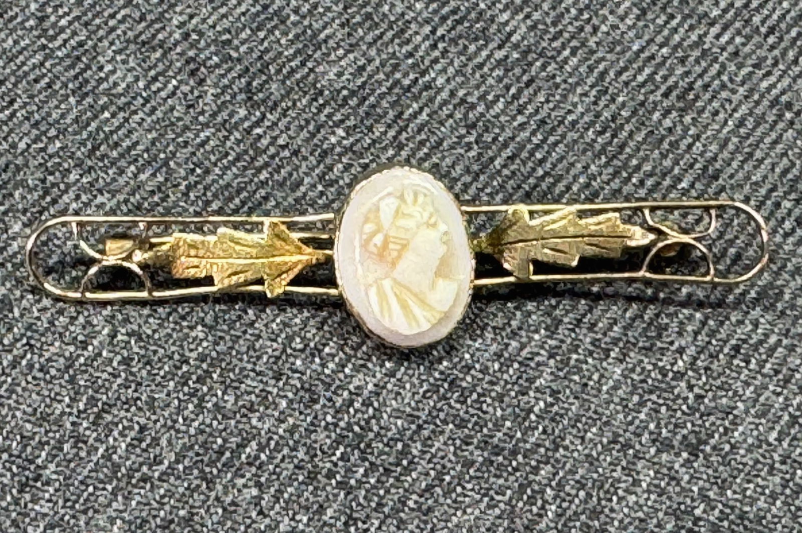 Vintage carved conch shell cameo gold-filled pin brooch 1AFT: IN HOUSE FLAT SHIPPING & HANDLING COST WITHIN ALL THE U.S. : 7 To bypass LiveShipping, and use our In-House shipping service for 7 or shipping combined for multiple lots, please select “Arrange