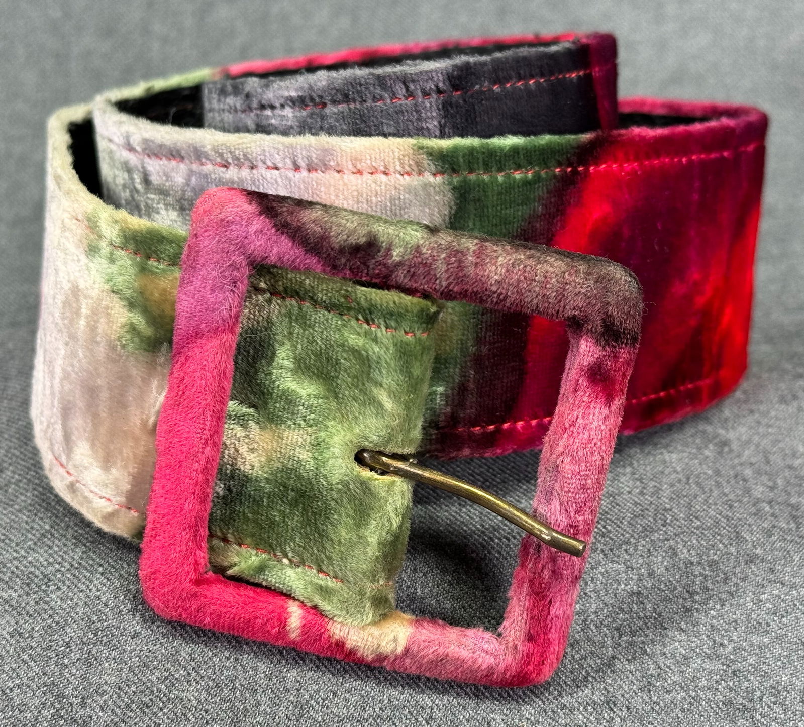 Vintage watercolor velour belt: IN HOUSE FLAT SHIPPING & HANDLING COST WITHIN ALL THE U.S. : 7 To bypass LiveShipping, and use our In-House shipping service for 7 or shipping combined for multiple lots, please select “Arrange