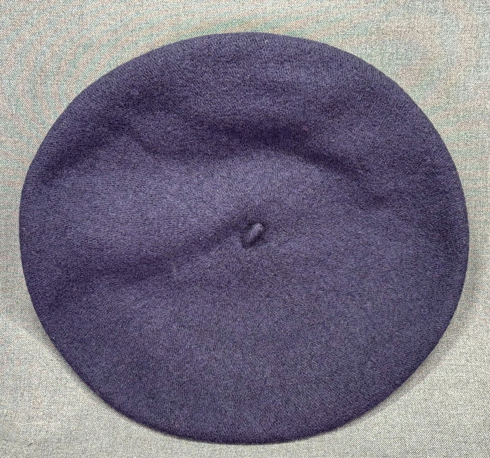 Vintage Beret Basque 100% blue wool. Made in Czechoslovaquia: IN HOUSE FLAT SHIPPING & HANDLING COST WITHIN ALL THE U.S. : 8 To bypass LiveShipping, and use our In-House shipping service for 8 or shipping combined for multiple lots, please select “Arrange