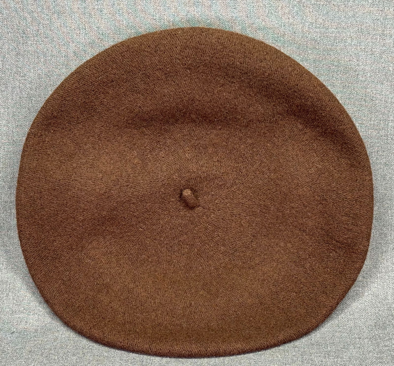 Vintage Beret Basque 100% brown wool. Made in Czechoslovaquia: IN HOUSE FLAT SHIPPING & HANDLING COST WITHIN ALL THE U.S. : 8 To bypass LiveShipping, and use our In-House shipping service for 8 or shipping combined for multiple lots, please select “Arrange